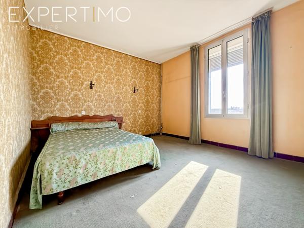 Lunel (34400) IMMEUBLE D'ENVIRON 535 m2 en R+2