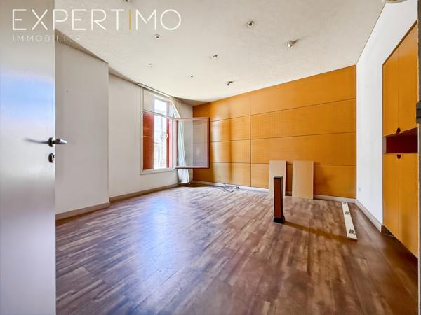 Lunel (34400) IMMEUBLE D'ENVIRON 535 m2 en R+2