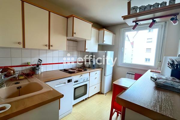 Appartement
         3 pièces
        - 64 m²