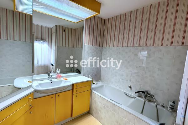 Appartement
         3 pièces
        - 64 m²