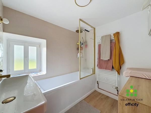 Maison
         8 pièces
        - 168 m² Exclusivité 230 000 € *