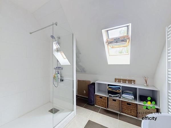 Maison
         8 pièces
        - 168 m² Exclusivité 230 000 € *