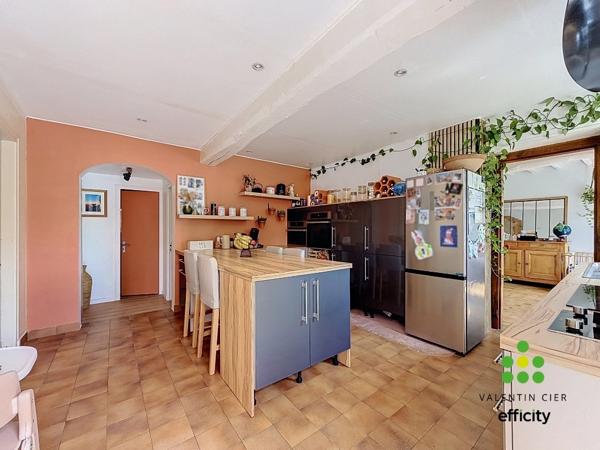 Maison
         8 pièces
        - 168 m² Exclusivité 230 000 € *
