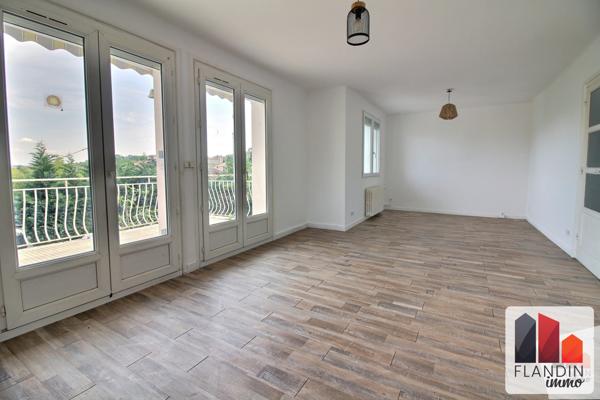 Maison idéalement située – Charly – 136 m² – 2 logements – Stationnement – Fort potentiel