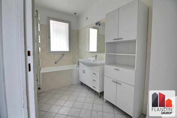 Maison idéalement située – Charly – 136 m² – 2 logements – Stationnement – Fort potentiel