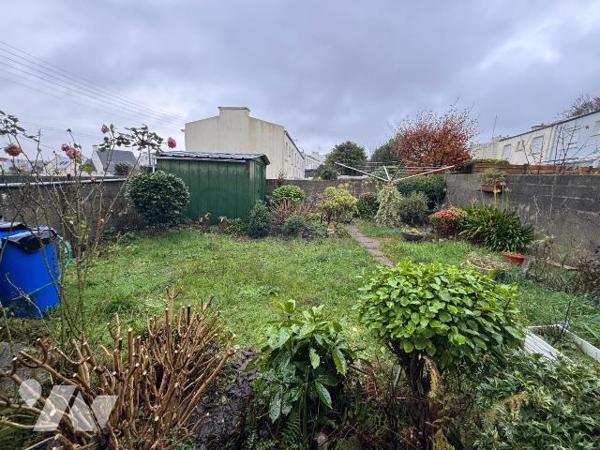 BREST LAMBEZELLEC. À proximité immédiate du parc Kerallan.
Beaucoup de potentiel pour ce pavil...