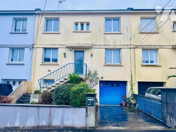 BREST LAMBEZELLEC. À proximité immédiate du parc Kerallan.
Beaucoup de potentiel pour ce pavil...