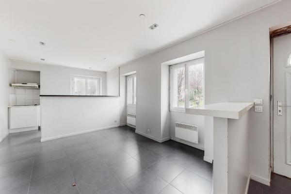 Deux pièces à Evry village ( 91000 )