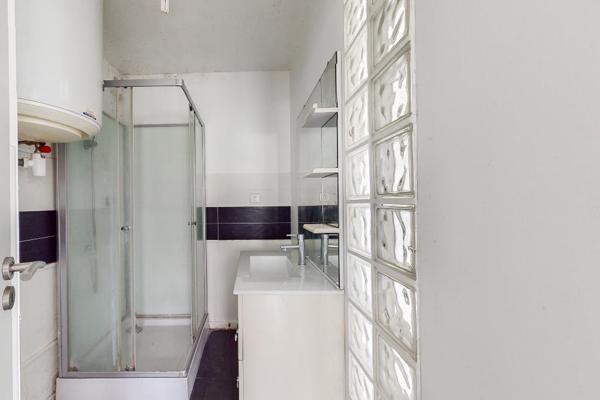 Deux pièces à Evry village ( 91000 )