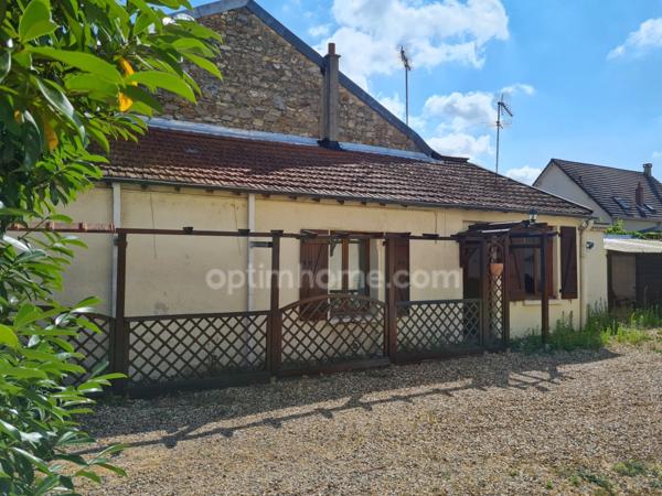 maison 2 pièces de 35 m2 en plain-pied avec cave et parking à vendre à Carrières sous Poissy au prix de 144000 euros
