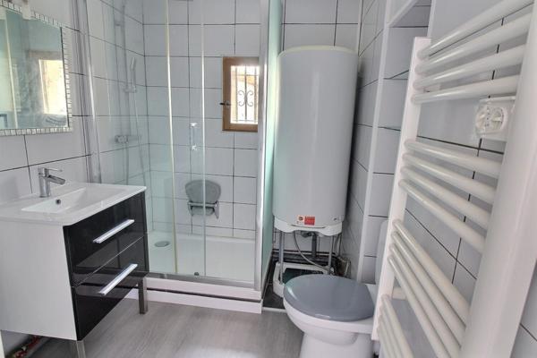 maison 2 pièces de 35 m2 en plain-pied avec cave et parking à vendre à Carrières sous Poissy au prix de 144000 euros