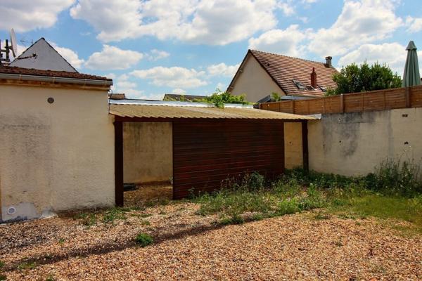 maison 2 pièces de 35 m2 en plain-pied avec cave et parking à vendre à Carrières sous Poissy au prix de 144000 euros