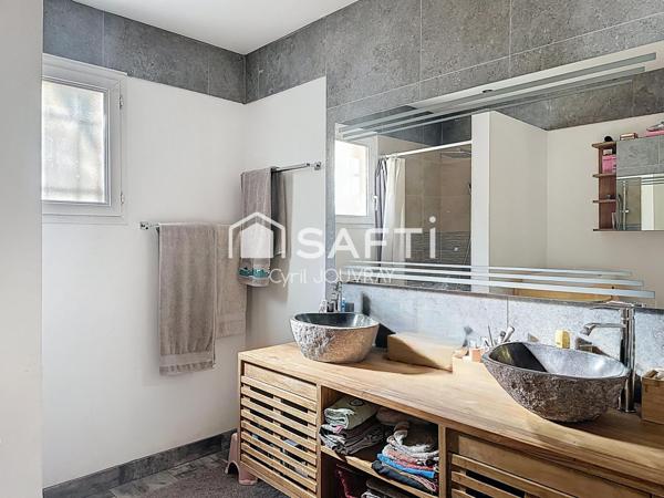 Maison trois chambres avec piscine sur parcelles de Plus De, 2000 m²