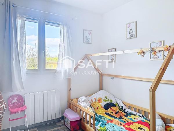 Maison trois chambres avec piscine sur parcelles de Plus De, 2000 m²