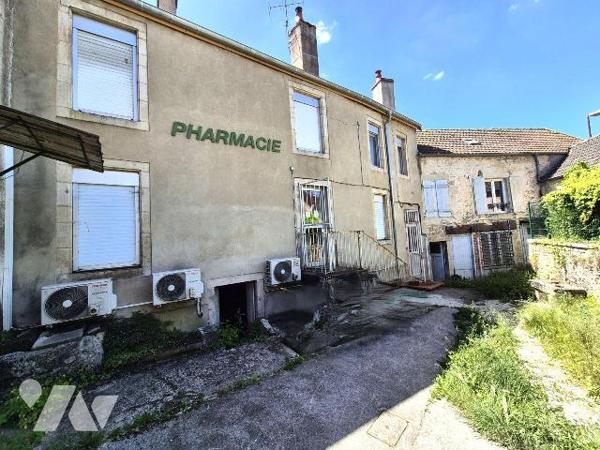 Investisseurs : Sur la place et l'artère principale, en plein centre de Chatillon sur Seine, Im...