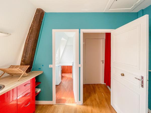 Paris 17ème - À VENDRE - Beau studio meublé de 22 m²