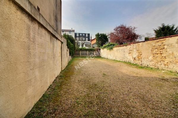 Maison en pierre avec jardin et garage, fort potentiel, République / Parc du Château Suresnes