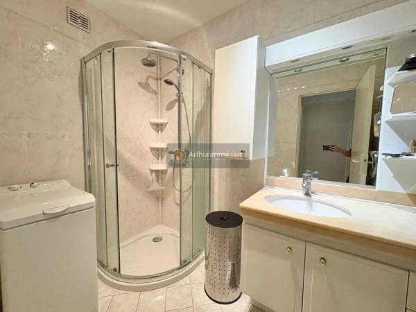 Vente                                                      Appartement
                        
                     2 pièces                      54 m2                     à Saint-Aygulf