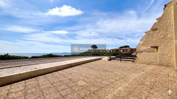 Vente                                                      Appartement
                        
                     2 pièces                      54 m2                     à Saint-Aygulf