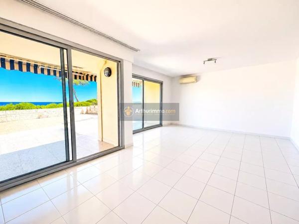 Vente                                                      Appartement
                        
                     2 pièces                      54 m2                     à Saint-Aygulf