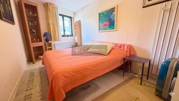 Vente                                                      Appartement
                        
                     2 pièces                      54 m2                     à Saint-Aygulf