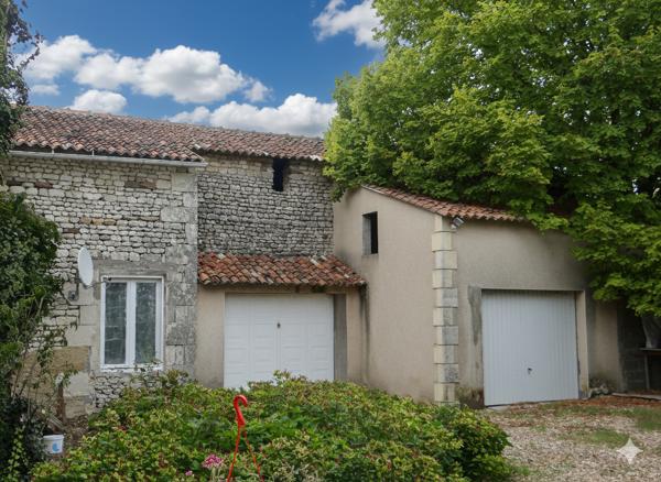 LIMITE VIENNE / INDRE ET LOIRE - MAISON EN PIERRES