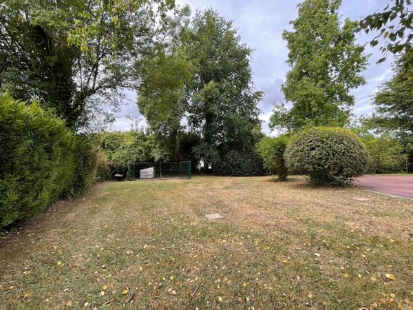 Terrain à bâtir 423 m² - Partiellement viabilisé - libre de constructeur