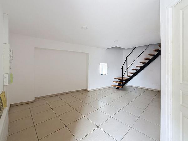 Maison Meximieux 4 pièce(s) 100 m2, 3 chambres, une terrasse, deux places de stationnement