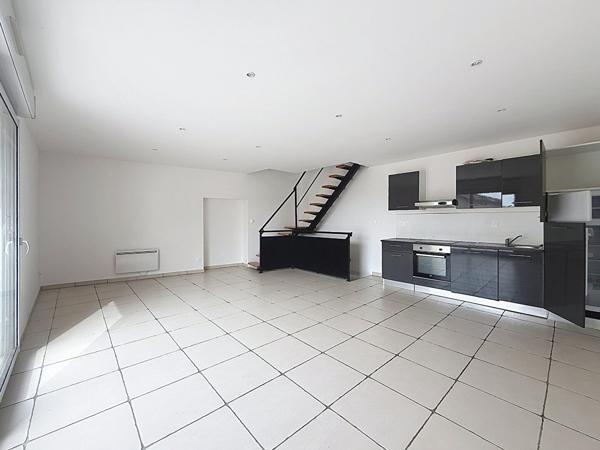 Maison Meximieux 4 pièce(s) 100 m2, 3 chambres, une terrasse, deux places de stationnement