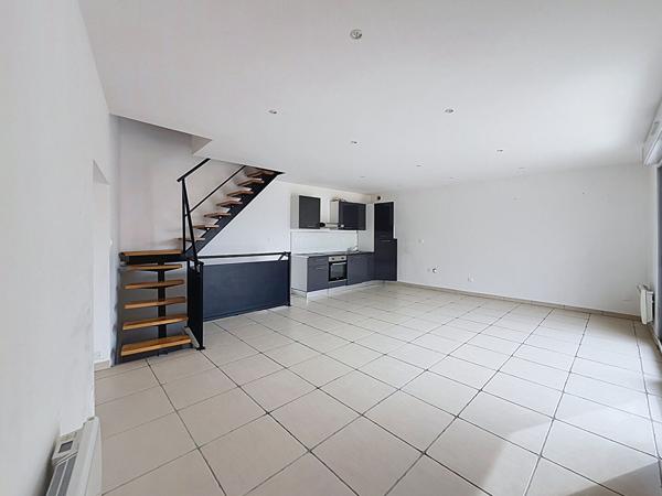 Maison Meximieux 4 pièce(s) 100 m2, 3 chambres, une terrasse, deux places de stationnement