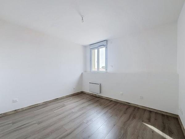 Maison Meximieux 4 pièce(s) 100 m2, 3 chambres, une terrasse, deux places de stationnement