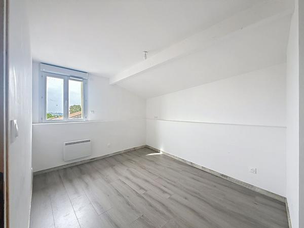 Maison Meximieux 4 pièce(s) 100 m2, 3 chambres, une terrasse, deux places de stationnement