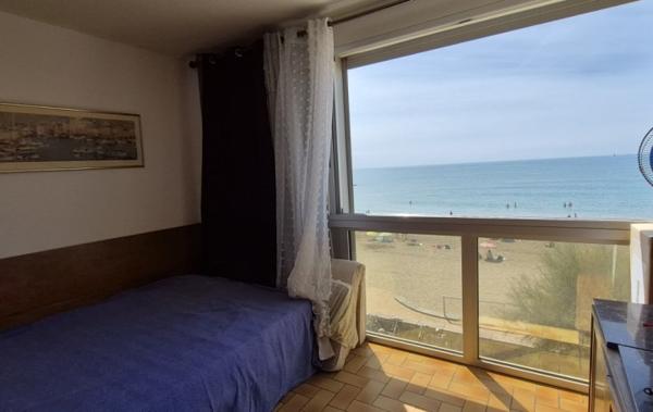 Vente Studio Vue Mer 1er ligne à rafraîchir Le grau-d'agde   