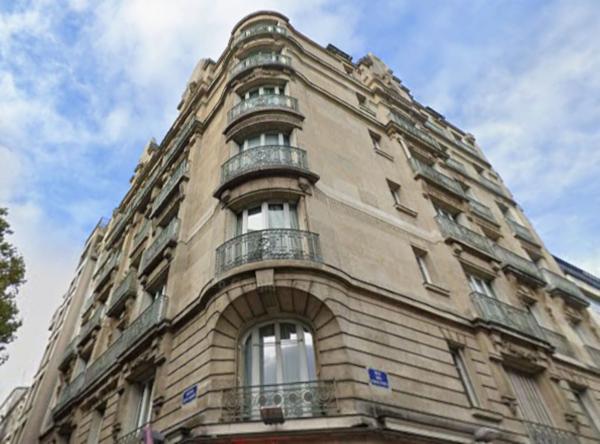 À vendre : Appartement 1 pièce au dernier étage à Paris