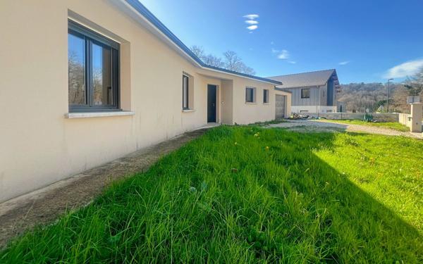 Maison à louer    5 pièces •  Atur