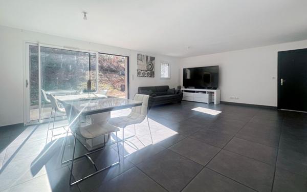 Maison à louer    5 pièces •  Atur