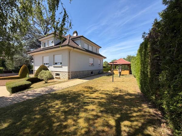 Maison familiale rénovée 160 m² à Delle avec grand jardin