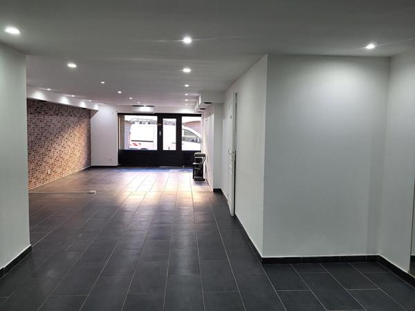 Local commercial - 4 pièces - 103 m²