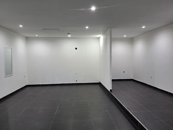 Local commercial - 4 pièces - 103 m²