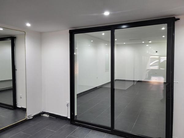 Local commercial - 4 pièces - 103 m²