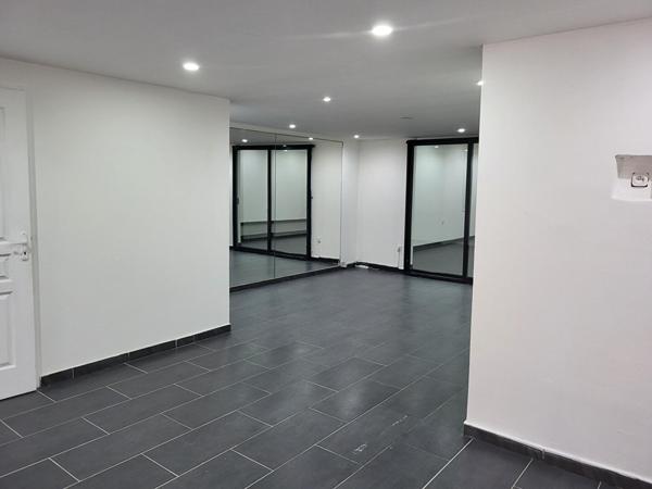 Local commercial - 4 pièces - 103 m²