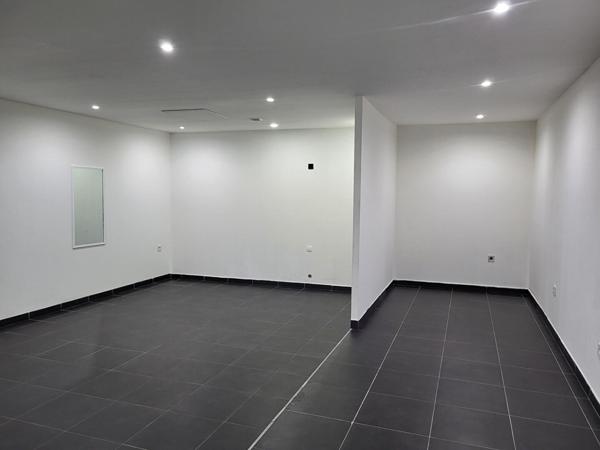 Local commercial - 4 pièces - 103 m²