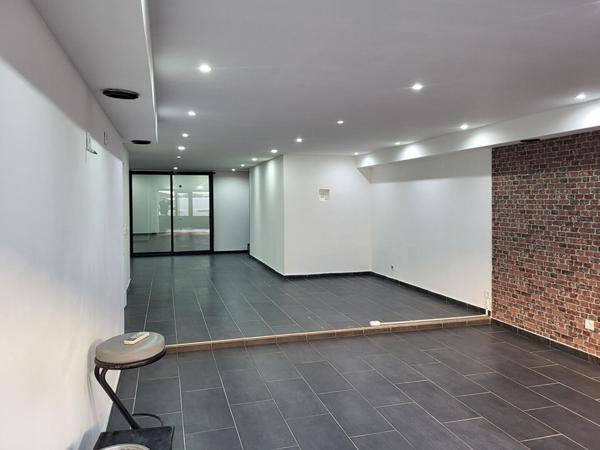 Local commercial - 4 pièces - 103 m²