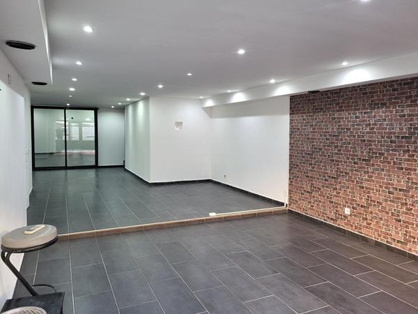 Local commercial - 4 pièces - 103 m²