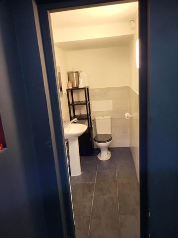 Local commercial - 4 pièces - 103 m²