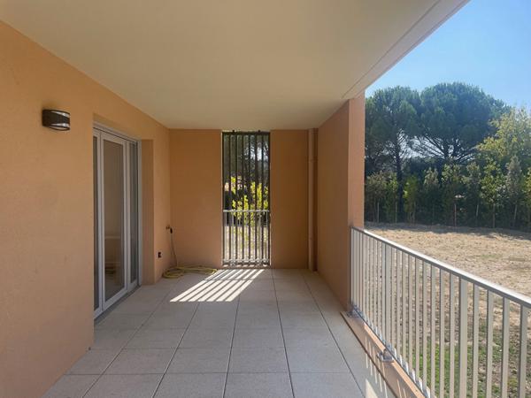 Résidence récente 2023 centre village Appartement T3 de 64.99 m² avec grande terrasse de 20.35 m² et 2 places de parking en sous-sol