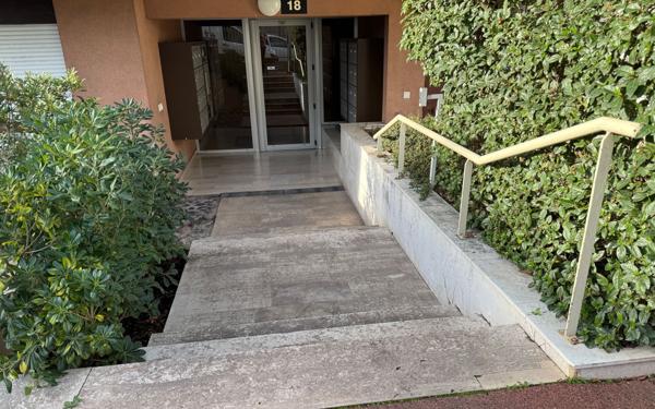 Appartement à louer    2 pièces •  Saint-Maur-des-Fossés