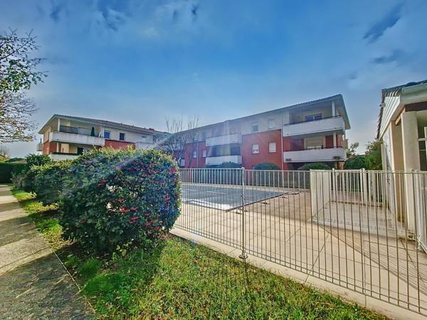 Appartement T2 de 44m² avec un balcon dans une résidence sécurisée proche des commerces