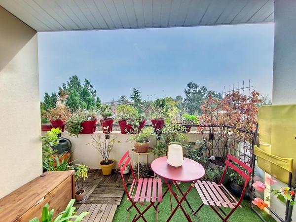 Appartement T2 de 44m² avec un balcon dans une résidence sécurisée proche des commerces