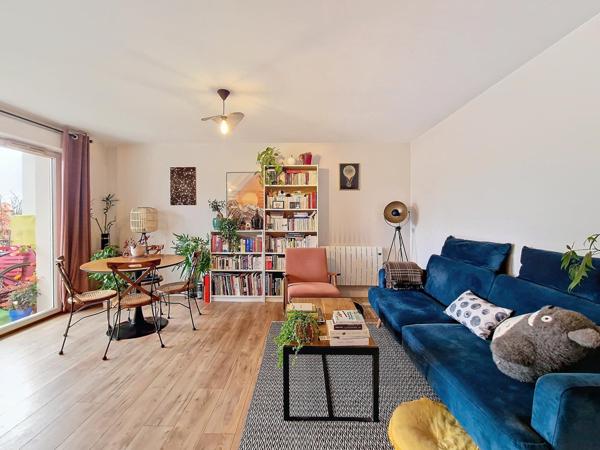 Appartement T2 de 44m² avec un balcon dans une résidence sécurisée proche des commerces